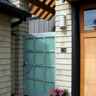 Inredning av en eklektisk entré, med glasdörr