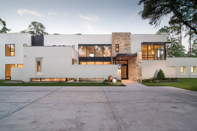 Modern two-storey white exterior in Houston with a flat roof.