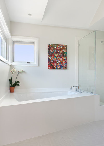 Современный Ванная комната by Pinney Designs