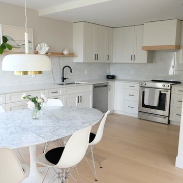 Modern Kitchen in West Vancouver