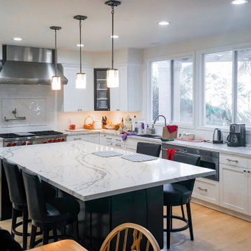 Transitional kitchen in Thousand Oaks