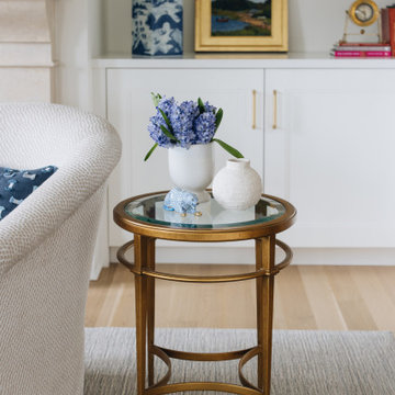 Bright London Townhouse Meets Downtown Lake Forest