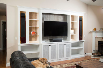 Elegant family room photo in Chicago