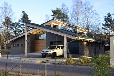 Aménagement d'une façade de maison scandinave de taille moyenne.