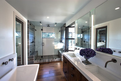 Example of a minimalist bathroom design in San Diego
