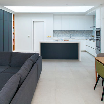 Contemporary Light & Bright Kitchen