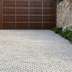 Desert Sand Cobblestones Driveway - Landscaping Stones and Pavers