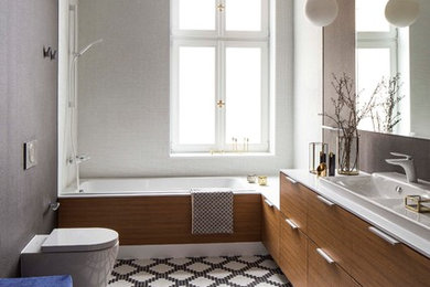 Example of a minimalist bathroom design in Other