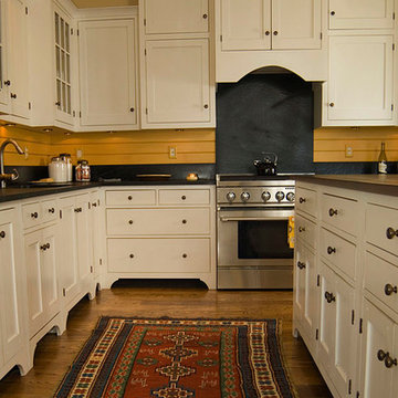 Kentucky White/ Soapstone Kitchen