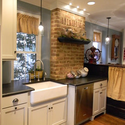Cozy Farmhouse - Kitchen Cabinetry