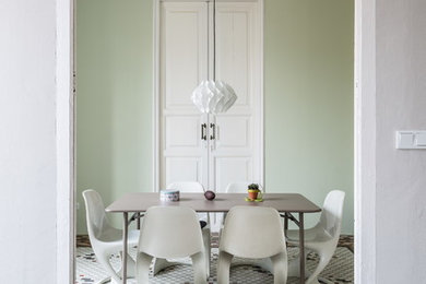 Inspiration for a transitional dining room in Valencia.