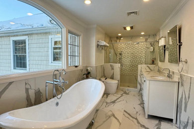 Bathroom - bathroom idea in New York