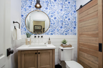 Example of a powder room design in Chicago