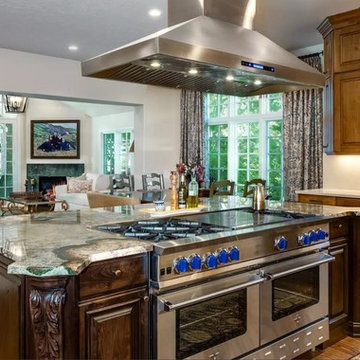 South Vista Road - Elegant Alder Kitchen