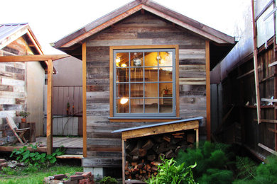 Example of a transitional home design design in San Francisco