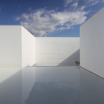 白い洞窟の家 White Cave House
