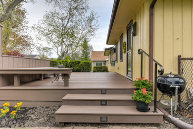 Imagen de terraza minimalista con barandilla de metal