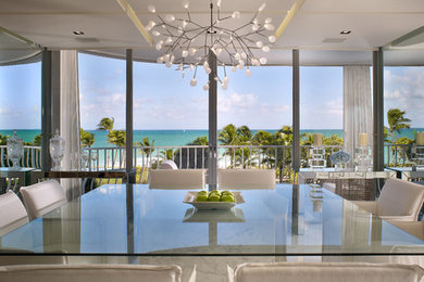 Dining room - contemporary dining room idea in Miami