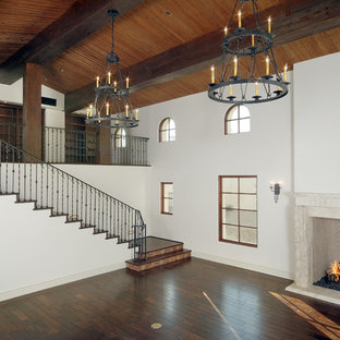 Diseño de salón mediterráneo, extra grande, con paredes blancas