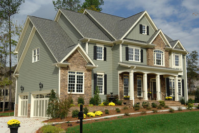 Traditional exterior home idea in Detroit
