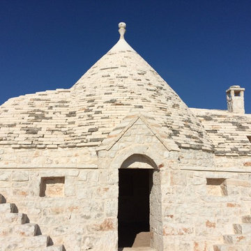 JUDITTA  costruita di sana pianta con volte e rivestimenti in Pietra locale.