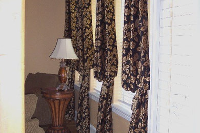 Living room - traditional living room idea in Dallas