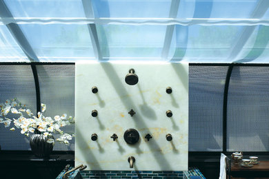 Example of a trendy bathroom design in New York