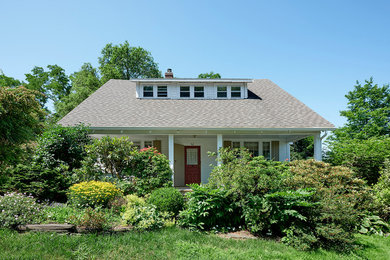 Example of an arts and crafts home design design in Other