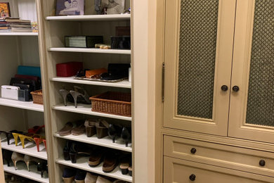 Example of a closet design in New Orleans