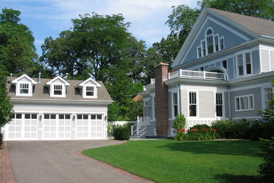 Example of a mid-sized transitional gray three-story vinyl gable roof design in Chicago