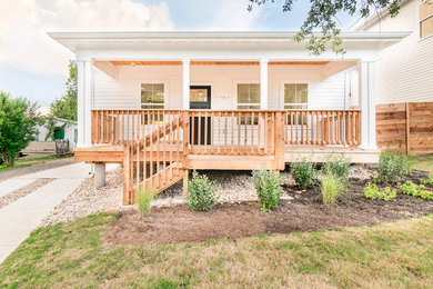 Country home design photo in Austin