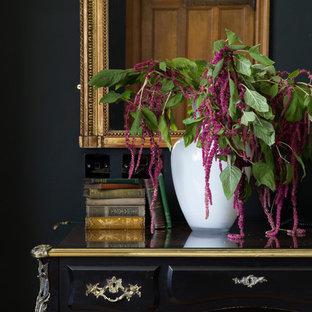 Bild på en vintage hall