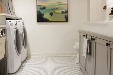Laundry room - craftsman laundry room idea in Chicago