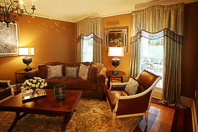 Inspiration for a traditional living room in Atlanta.