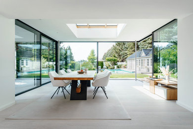 Design ideas for a contemporary dining room in Bremen.