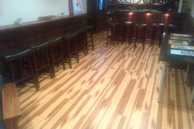 Basement - traditional basement idea in New York