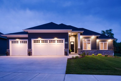 Example of an urban home design design in Cedar Rapids