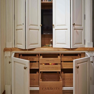 Traditional kitchen pantry pictures - Inspiration for a timeless kitchen pantry remodel in Moscow