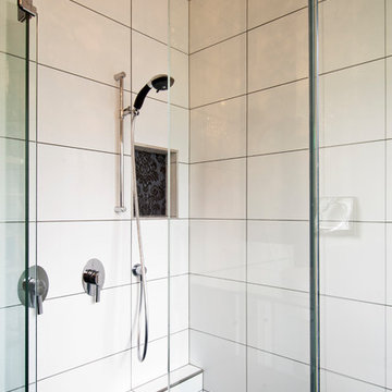 Black and White ensuite