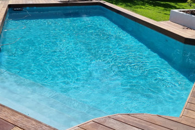Aménagement d'une piscine moderne.