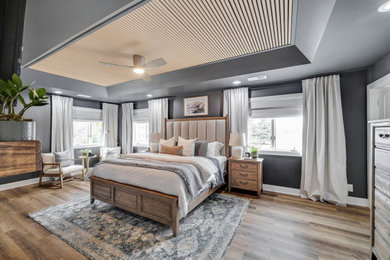 Bedroom - modern bedroom idea in Chicago