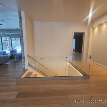 Glass railing base mounted