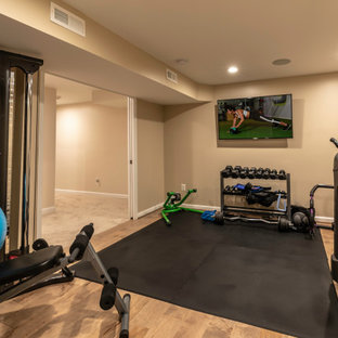 ワシントンD.C.のシャビーシック調のおしゃれなホームジムの写真