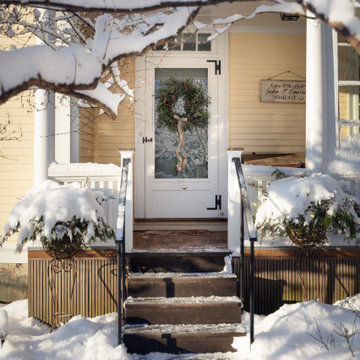 Old Piscataqua Rd - Porch Entry
