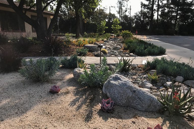 Inspiration for a mediterranean landscaping in Los Angeles.