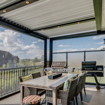 Enclosed StruXure Pergola and Lower Walkout with Phantom Motorized Screens
