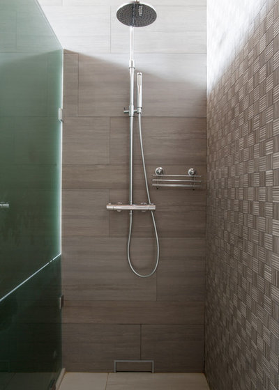 Современный Ванная комната by Архитектурная студия Chado
