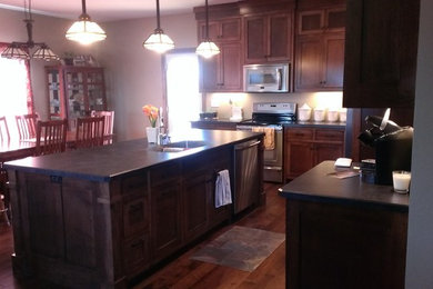 Example of an arts and crafts kitchen design in Minneapolis