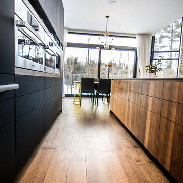 Urban Kitchen in Walnut