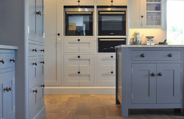 Contemporary Kitchen by Dovetail Workers in Wood ltd